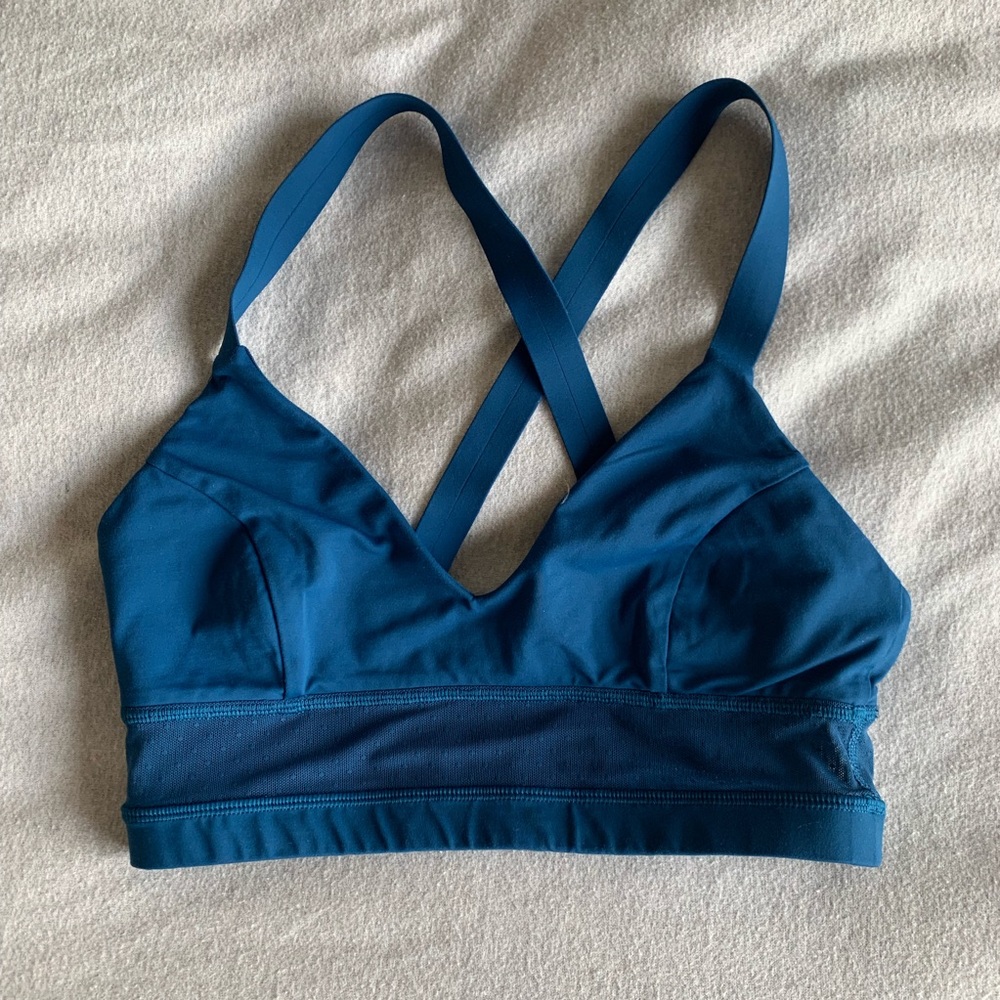 Lululemon 💙 Crisscross back mesh bra size 6